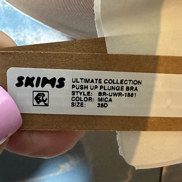 SKIMS Nude Ultimate Collection Push-Up Plunge Bra 38D - Picture 2 of 5